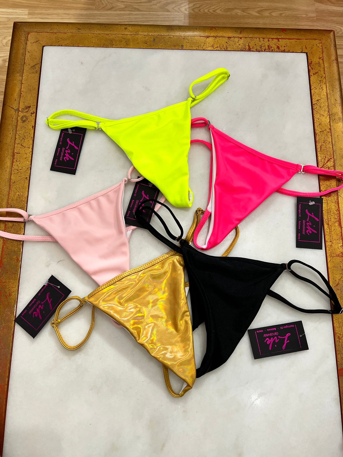 Adjustable hook thong